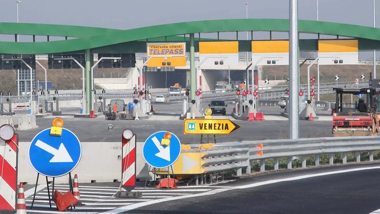 La nuova barriera che a Castegnato collega l’autostrada A4 con la A35 Brebemi sarà aperta al traffico da domani FOTOLIVE