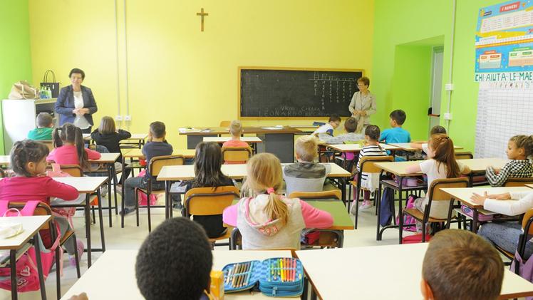 Insegnati e studenti in una scuola bresciana