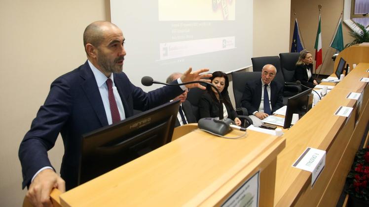 Il direttore generale degli Spedali Civili Ezio Belleri durante l’intervento all’incontro sul rapporto FOTOLIVE