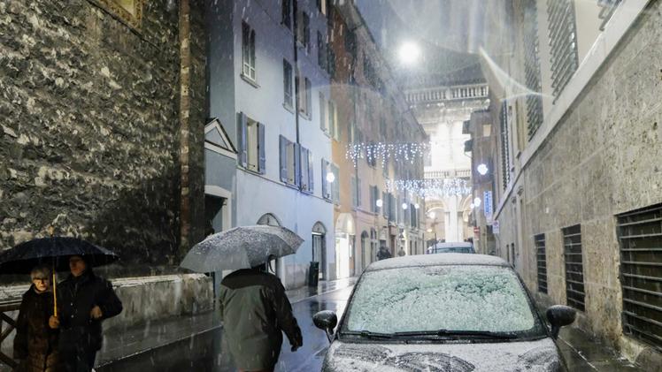 La prima neve oggi a Brescia