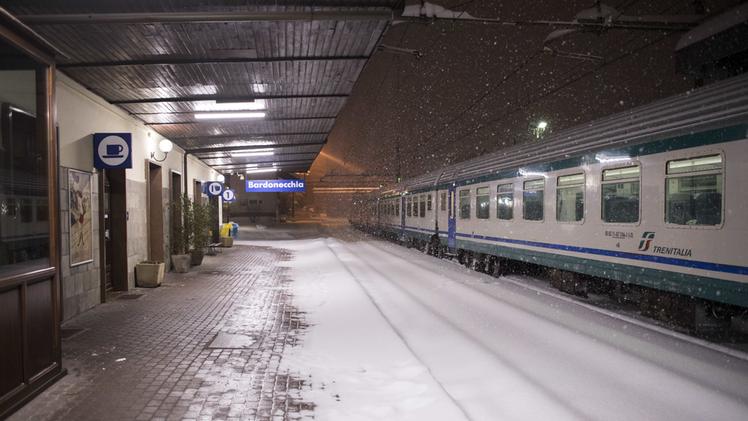 Treno bloccato per la neve