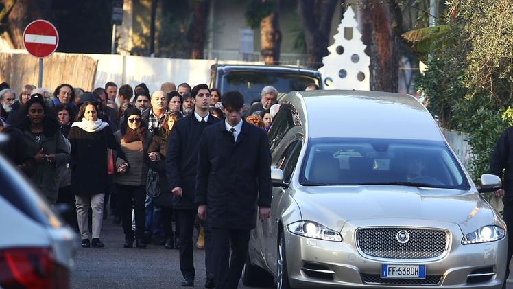 Ieri l’addio a Jonathan Furegon: sulla tragedia indagano i carabinieri