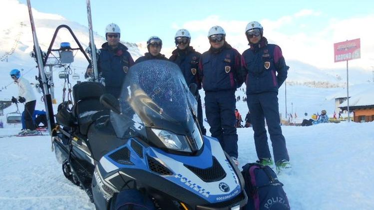 La squadra di agenti  pronti ad intervenire lungo le piste da sci 