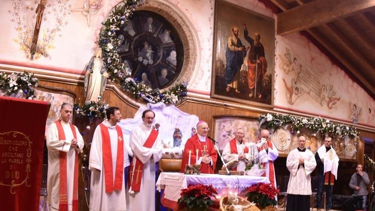 La testimonianza di Milena Faeto durante la messa di Santo StefanoLa  messa celebrata a Palazzolo da monsignor Angelo Vincenzo Zani