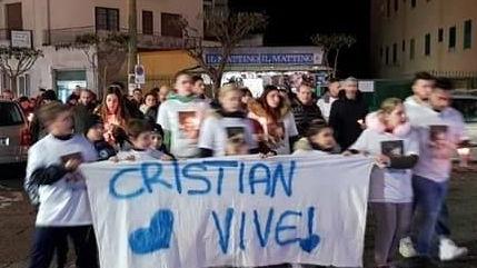 Cristian Corso in compagnia di alcuni amichettiLa manifestazione di solidarietà promossa  sabato sera a Ercolano, paese di origine della famiglia