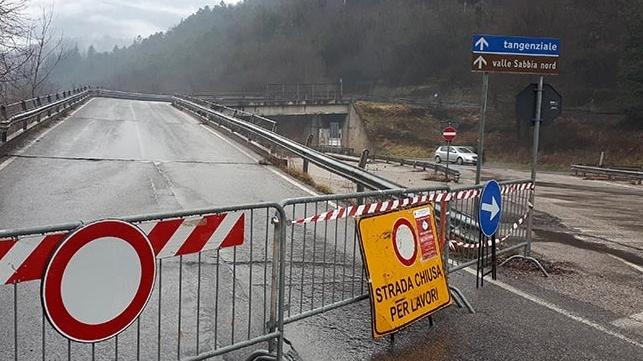 Il viadotto danneggiato dell’ex Falck sarà presto demolitoL’accesso al viadotto transennato dopo il sopralluogo del Comune:  al suo posto sorgerà una rotatoria