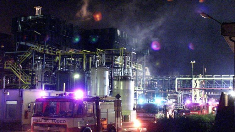L’intervento dei Vigili del Fuoco all’interno dell’azienda chimica  di Manerbio teatro dell’esplosione 