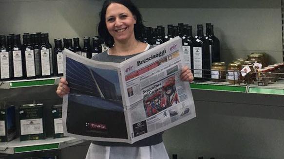 Sorrisi, giornali e bottiglie d’olio: a Fasano il negozio delle meraviglie