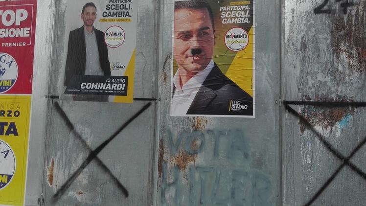 «Vota Hitler» e imbrattamenti vari: a Passirano schiaffo alle elezioni