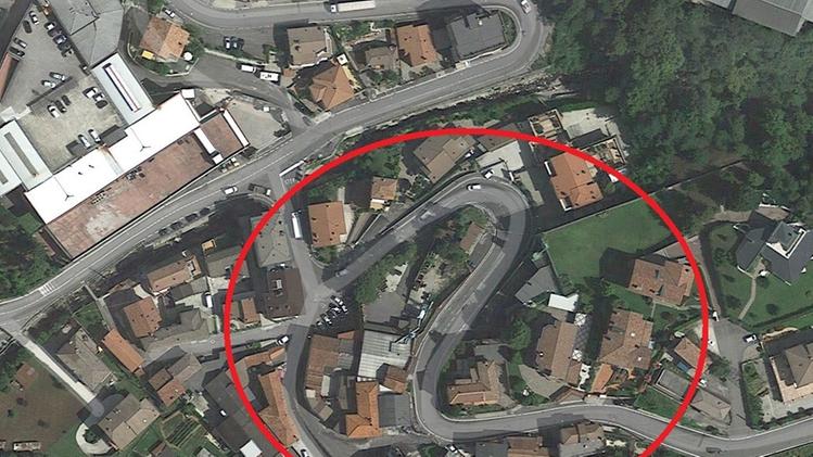 Nel cerchio rosso il doppio tornante di via Ruca al centro dei lavori di riqualificazione urbana dell’area
