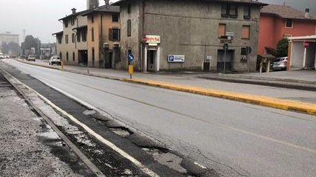La pioggia ha creato nuovi problemi all’asfalto di Sarezzo 
