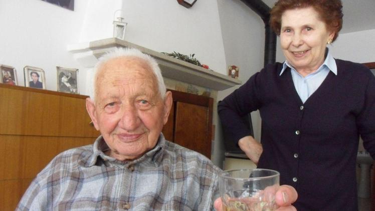 L’alpino Giacomo Vivenzi detto «Cumilì» brinda ai suoi 105 anni 