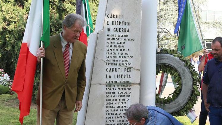 Il corteo ha deposto fiori al monumento dei caduti   FOTOLIVEIl sindaco è intervenuto ieri alla manifestazione  FOTOLIVE