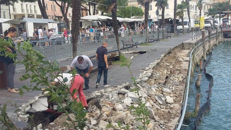 2017, il lungolago crollato a Desenzano: tra le cause l’acqua bassa