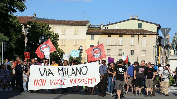 Manifestazione in via Milano\FOTOLIVE