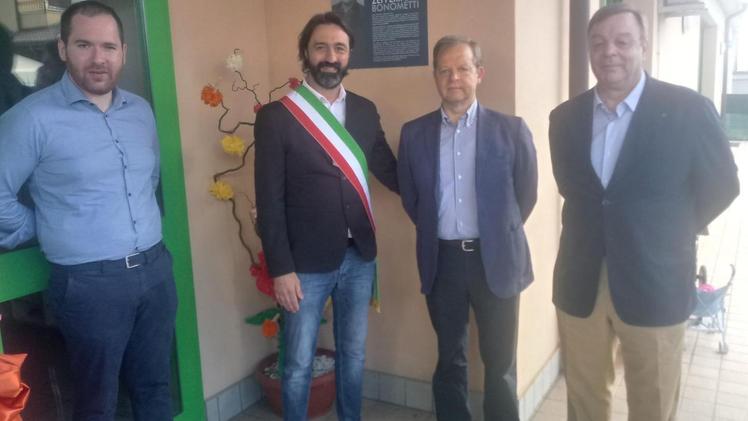 Il sindaco Giorgio Guarneri con i fratelli Bonometti