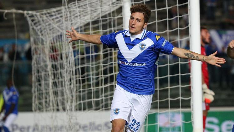 Leonardo Morosini, 22 anni, esulta dopo una rete segnata con il Brescia.
La scorsa stagione il fantasista, cresciuto in biancazzurro, ha giocato nell’Avellino