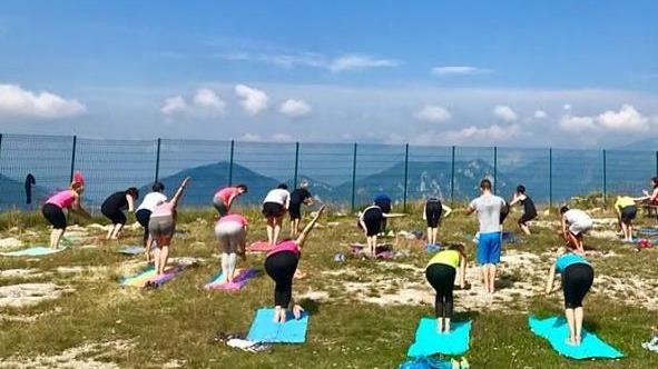 Esercizi di yoga dalla «terrazza» del monte Altissimo