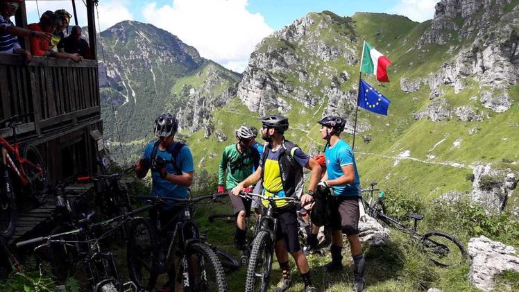 79 i chilometri da pedalareLa capanna Tita Secchi a cima Caldoline è inserita nel percorso