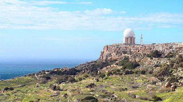 Il mare visto dalla scogliera di Dingli: il municipio maltese è gemellato con il Comune  di Montisola