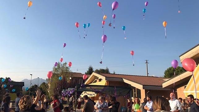 Il lancio di palloncini colorati ha accompagnato l’inaugurazione del nuovo servizio di micronido