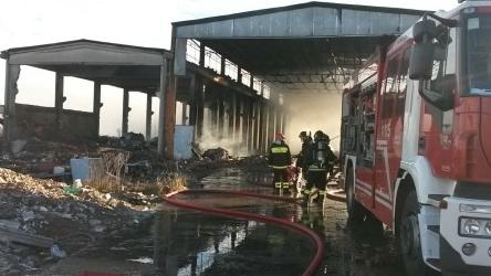 L’incendio doloso nel deposito di Corteolona nel pavese che ha innescato l’jnchiesta della Direzione distrettuale antimafia di Milano 