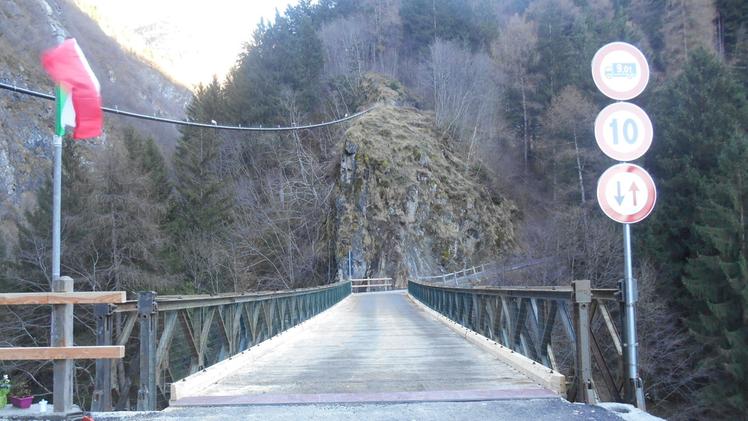 Il ponte provvisorio che presto cederà il posto al ponte lungo