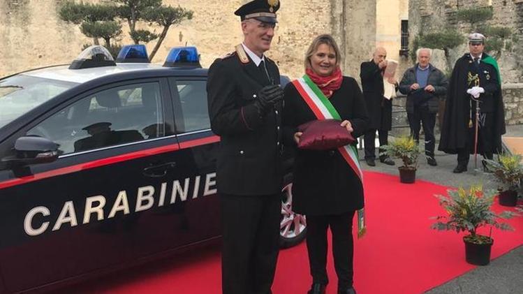 Il comandante Tobia Gregorini con il vice sindaco Luisa Lavelli