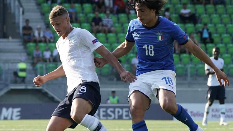 Sandro Tonali, 18 anni, con la maglia della Nazionale under 19, all’ultimo Europeo.
Da lunedì il centrocampista del Brescia sarà a Coverciano agli ordini di Mancini
