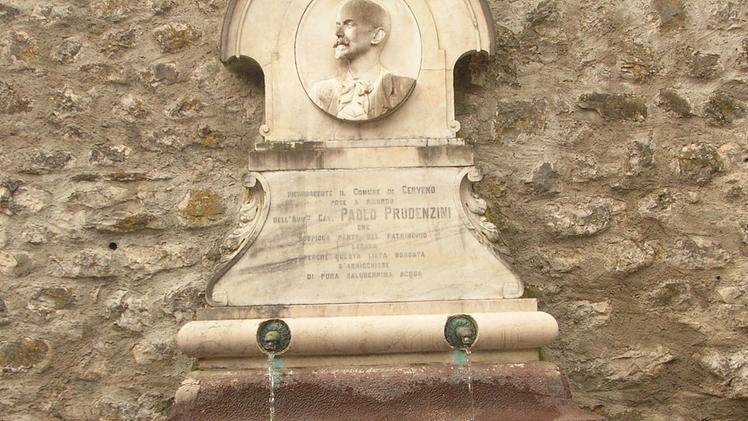 La fontana di Cerveno che celebra l’avvocato Prudenzini 