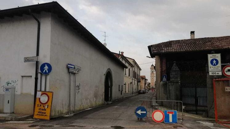 Il cantiere di via Sant’Antonio a Castelcovati è fermo da tempo 