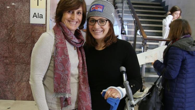 Elena Fanchini, 33 anni, ieri mattina alla clinica Città di Brescia con mamma Giusy FOTOLIVE / Felice Calabrò