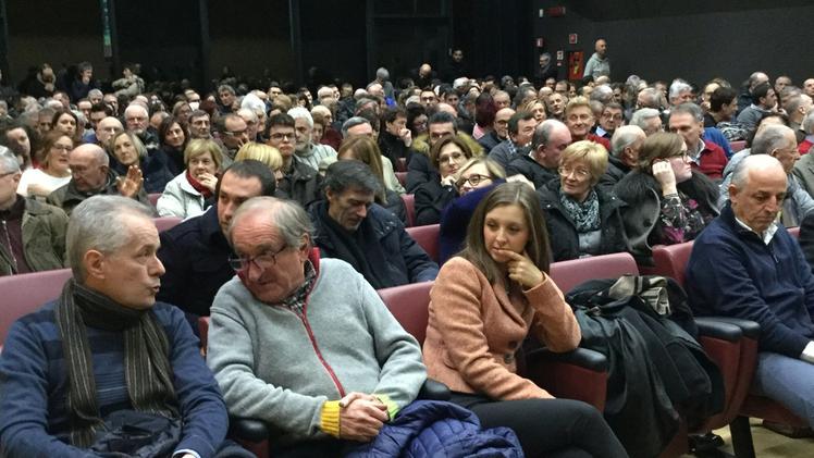 Il pubblico che ha affollato ieri sera l’auditorium di Cassa Padana per l’assemblea sul biodigestore