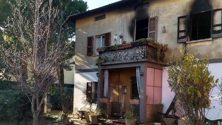 La villetta di Palazzolo danneggiata dall’incendio di giovedì notte