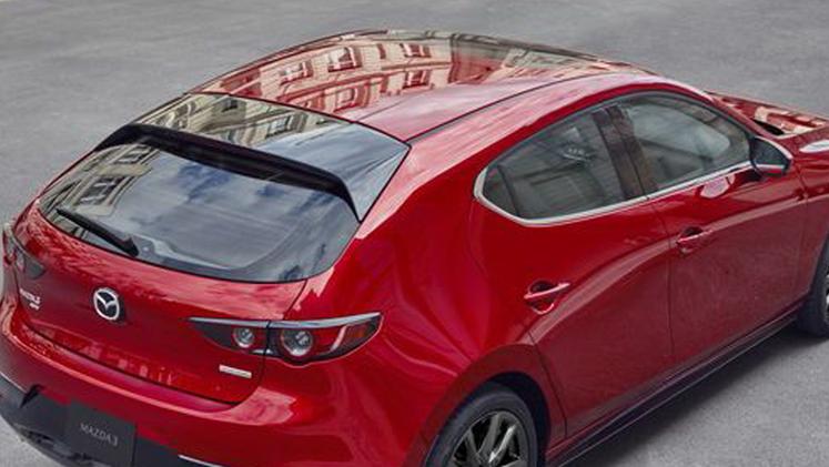 Nuova Mazda 3, in estate in arrivo il primo motore al mondo a benzina con accensione a compressione