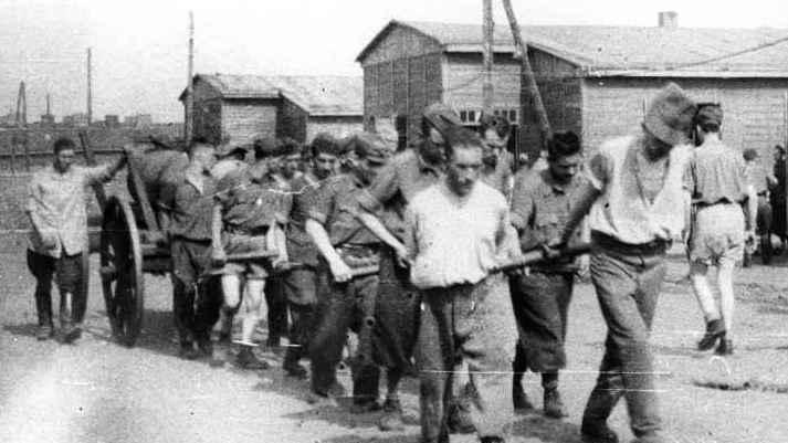 Internati al lavoro in un campo di detenzione:  alcuni riuscirono a tornare solo a Liberazione avvenuta