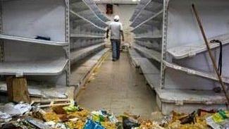 I supermercati di Caracas sono stati saccheggiati durante la crisi