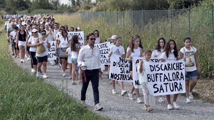 Una delle manifestazioni di protesta contro l’apertura della discarica Castella tra Rezzato e Buffalora