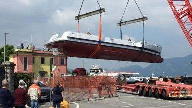 La messa in acqua della motonave Predore, primo battello di linea a propulsione ibrida sui laghi italiani