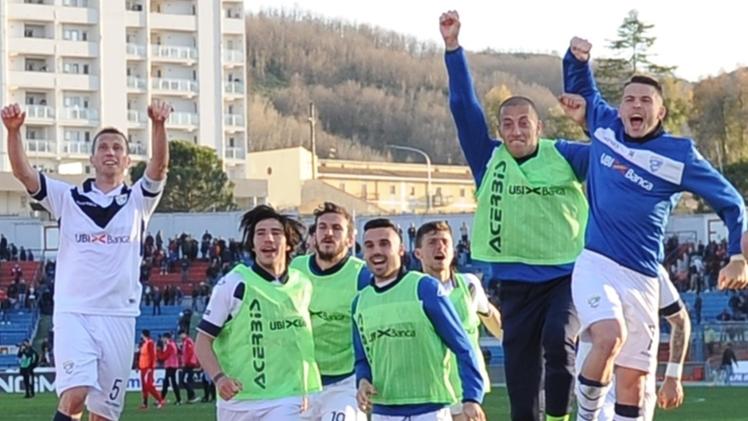 L’incontenibile gioia dei giocatori del Brescia dopo l’incredibile, fantastica affermazione contro il CosenzaSERVIZIO FOTOLIVE / Federica Roselli