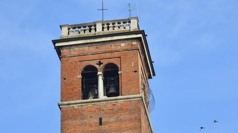 La sommità della torre campanaria di Borgo San Giacomo 