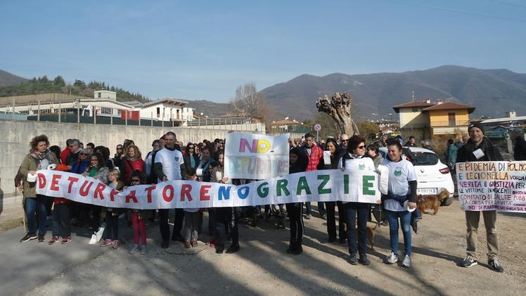 La manifestazione del 3 marzo a Gavardo contro il progetto del maxi-depuratore a servizio dei reflui gardesani