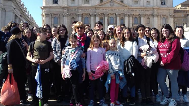 Gli studenti di Borgo San Giacomo in Piazza San Pietro