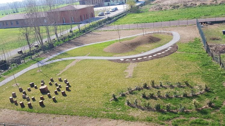 Una veduta aerea del giardino rigenerativo allestito a Orzinuovi per studiare l’effetto della natura sul benessere psicofisico dei bambini 