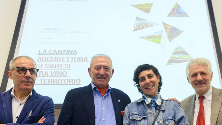 Leonardo Pedrali, Vittorio e Valentina Moretti con Evans Zampatti