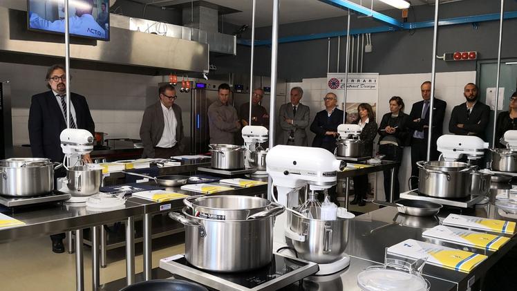 Il laboratorio conta sedici postazioni per corsi rivolti a professionistiQuello di Clusane è il primo Food tech lab allestito nel Bresciano 