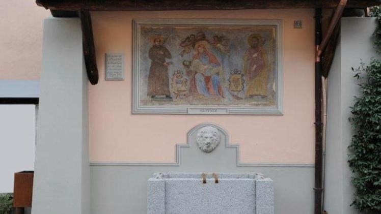 La nuova fontana santella inaugurata a Gianico