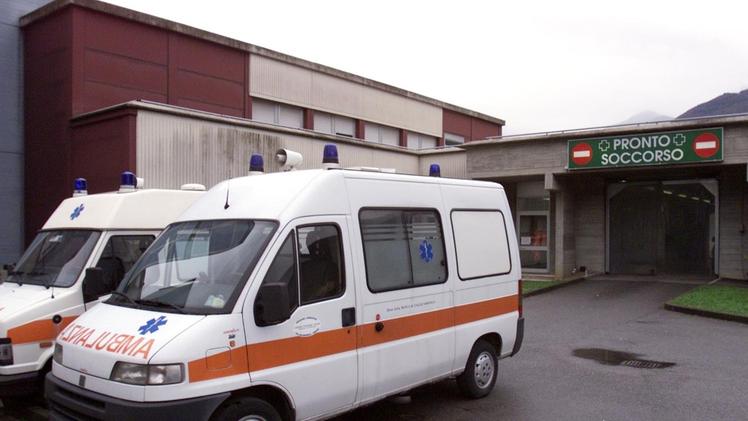 Il piazzale esterno del pronto soccorso dell’ospedale di Esine 