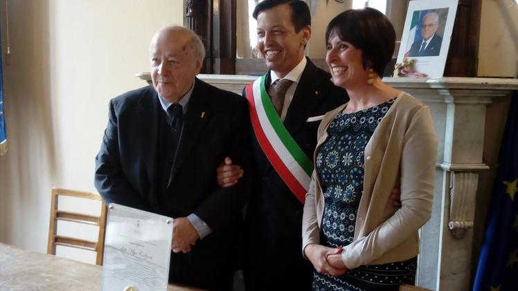 La consegna del Premio Sant’Obizio all’alpinista e sciatore Lino ZaniLa consegna per la prima volta del Premio Minerva a Ugo Calzoni