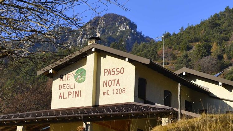 Il  rifugio Valdaione di Bienno è gestito dalla sezione del CaiIl rifugio degli Alpini  Passo Nota impreziosisce il  Parco Alto Garda